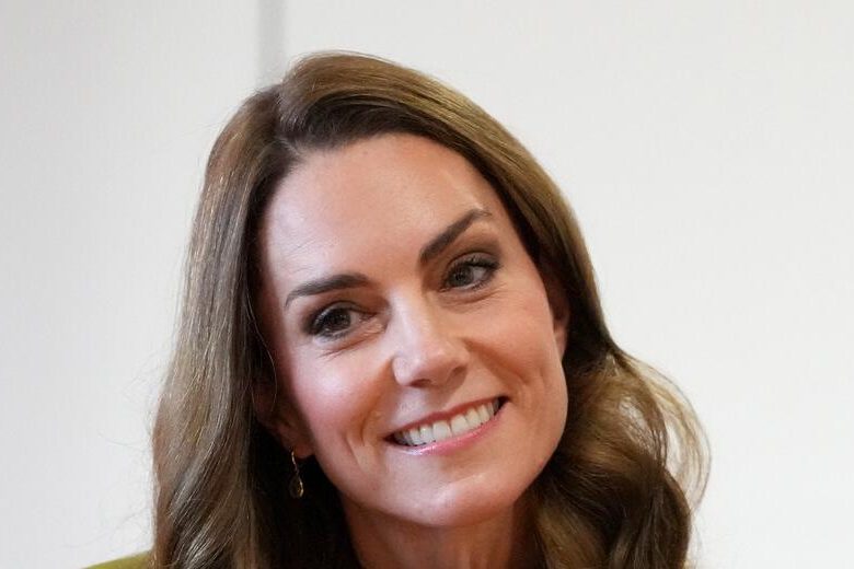 Кейт Миддлтон вышла в свет в платье с принтом «гусиная