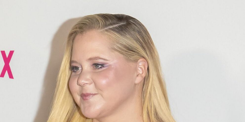 Похудевшая звезда стендапа Эми Шумер сняла обручальное кольцо