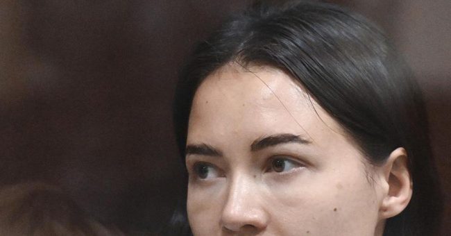 Беременная Лерчек с обнаженным животом снялась в трогательном видео