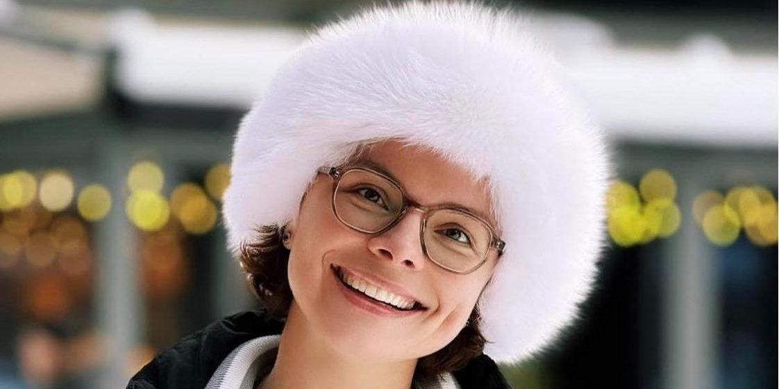 Винтажная шапка в стиле 90-х, жилет с зайцами, шаль-паутинка: январские