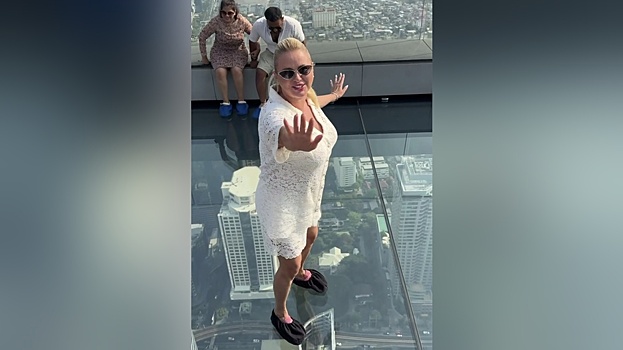 Семенович поднялась на самый высокий небоскреб в Бангкоке