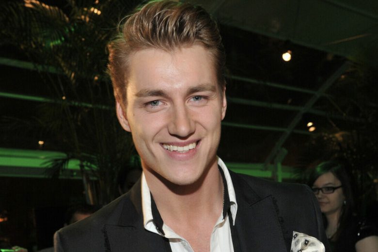 Бургеры и поцелуи: как проводят будни Алексей Воробьев и его жена