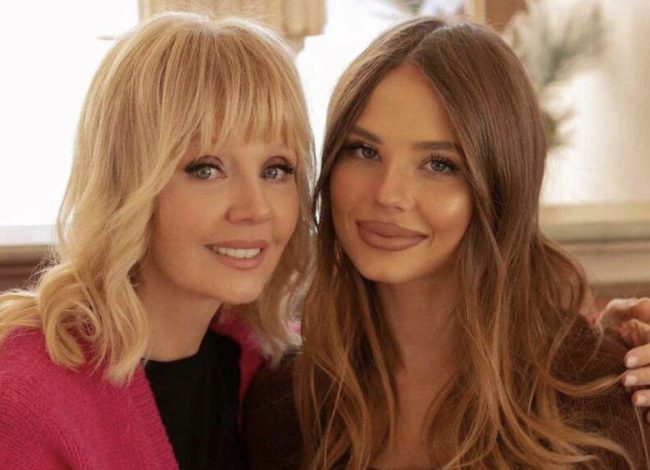 «И это мама двоих детей!»: Шульгина поразила Сеть честным фото в бикини