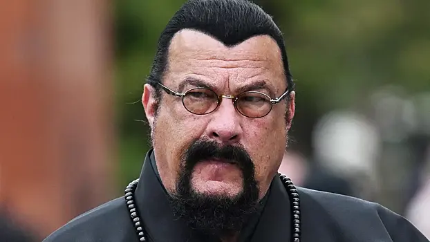 Стивен Сигал выставил на продажу особняк на Рублевке