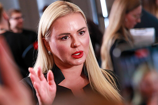 Анну Семенович украдкой сняли на пляже