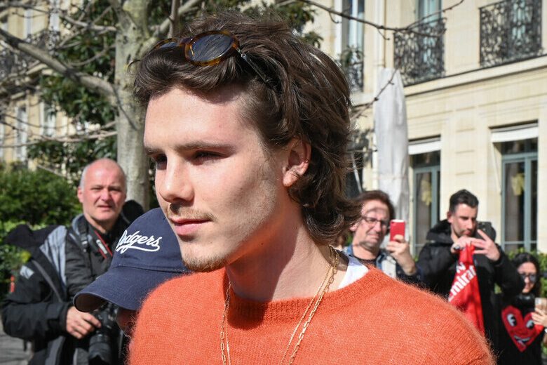 Младший сын Бекхэмов опубликовал фото с опальным братом, чем всполошил соцсети