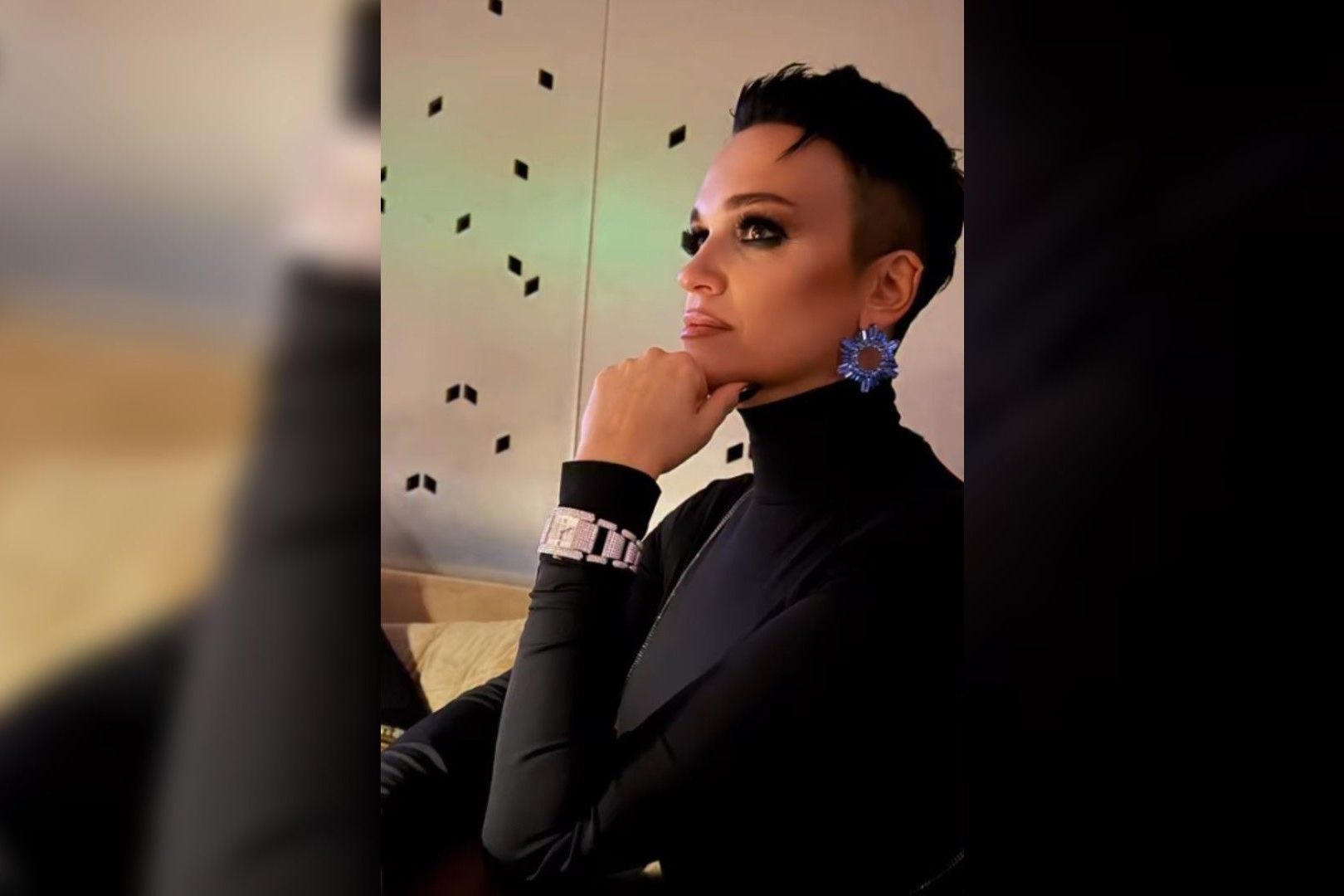 «Привет, новая прическа!»: Певица Слава борется с хандрой при помощи