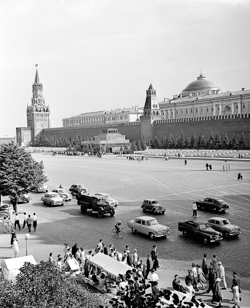На Красной площади в Москве в 1959 году.