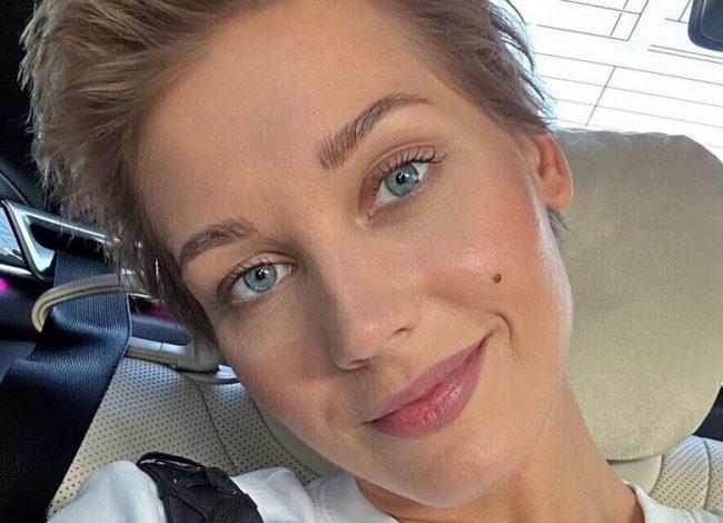 Асмус опубликовала фото в свадебном платье