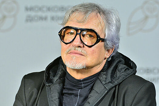 Дмитрий Дибров появился на премии с новой спутницей