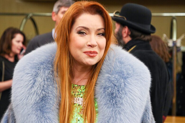 «Нити торчали из подбородка»: Сотникова рассказала об ужасах процедуры «омоложения»