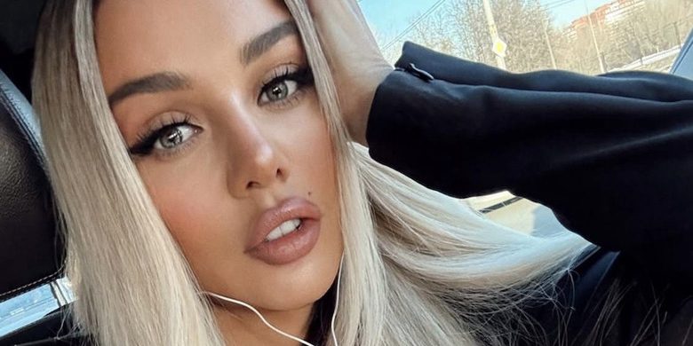 «Он остался»: Седокова в восторге от подарка настойчивого кавалера