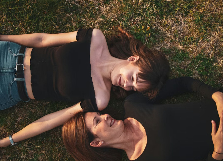 За себя и за маму: как принять женские родовые истории и почему это нужно делать