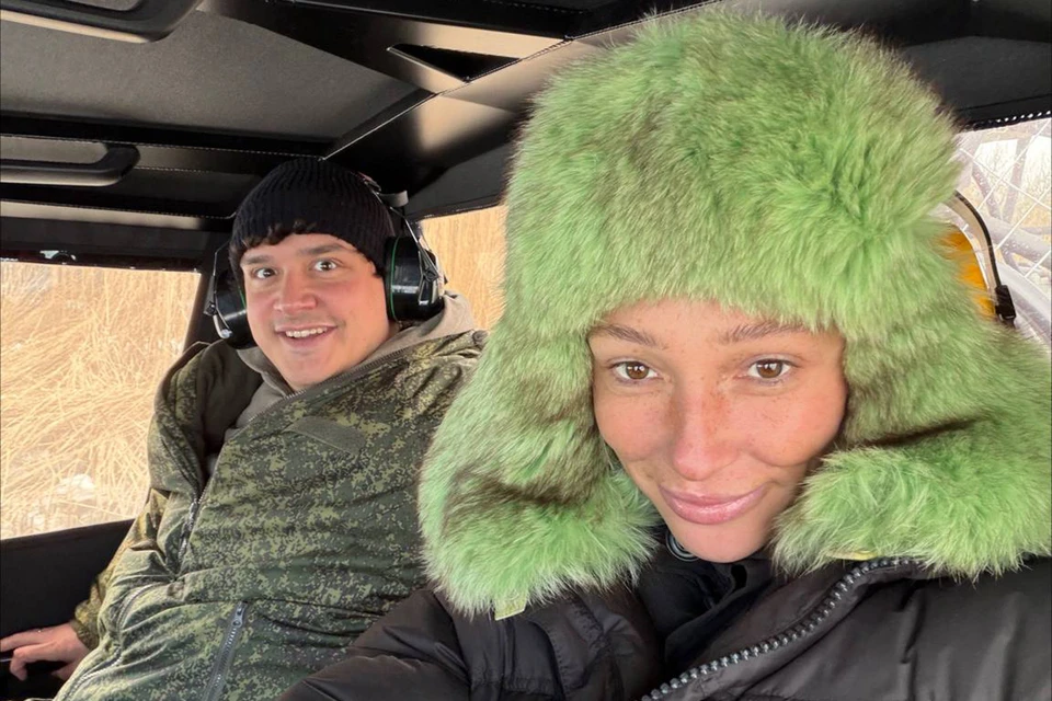 Заодно блогер опубликовала новые фото с мужем с их совместной рыбалки на льду Финского залива