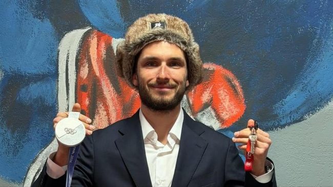 Ски-альпинист Никита Филиппов показал квартиру, подаренную за серебро на Олимпиаде