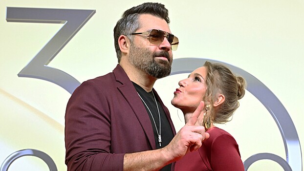 Ковальчук прокомментировала скандальный танец Чумакова с поклонницей