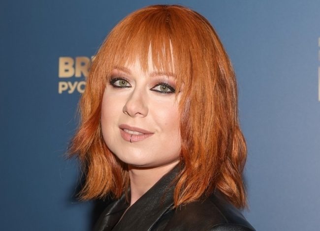 Савичева вышла в свет в грязном виде: певица устроила «протест против глянца»