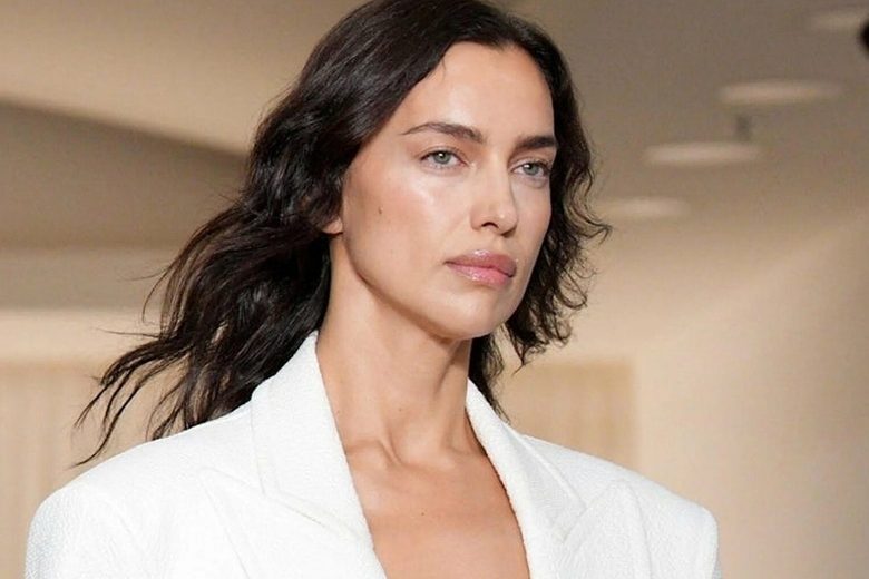 Ирина Шейк снялась в крошечном бикини — Звезды