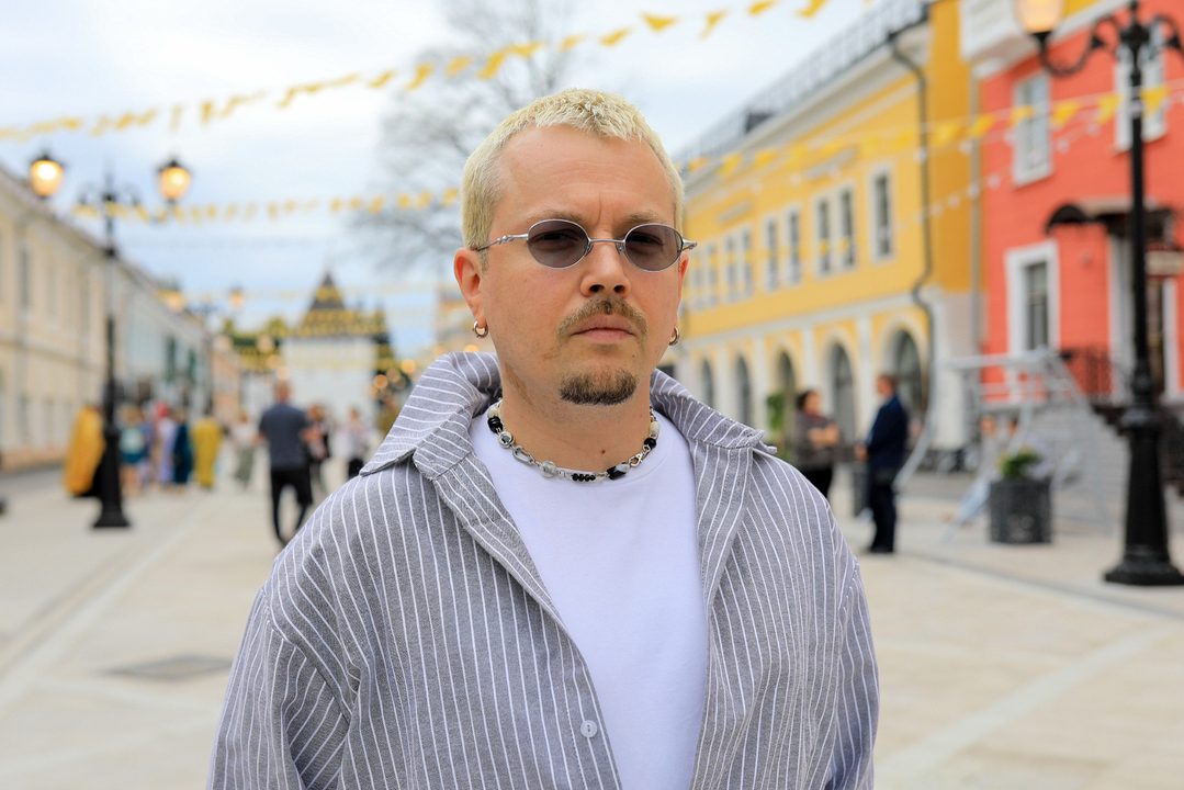 Сын Макаревича* сухо отреагировал на известие об ожидаемом пополнении в семье отца* —