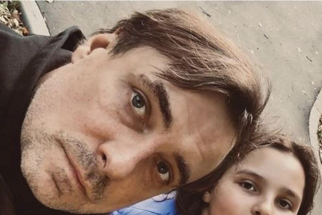 Евгений Цыганов показал подросшую дочь: редкое фото — Звезды