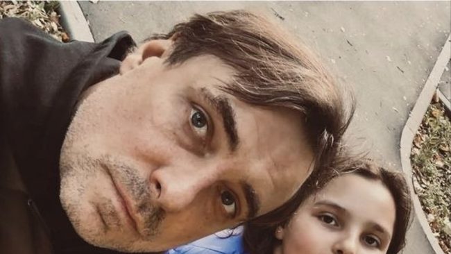 Евгений Цыганов показал подросшую дочь: редкое фото — Звезды