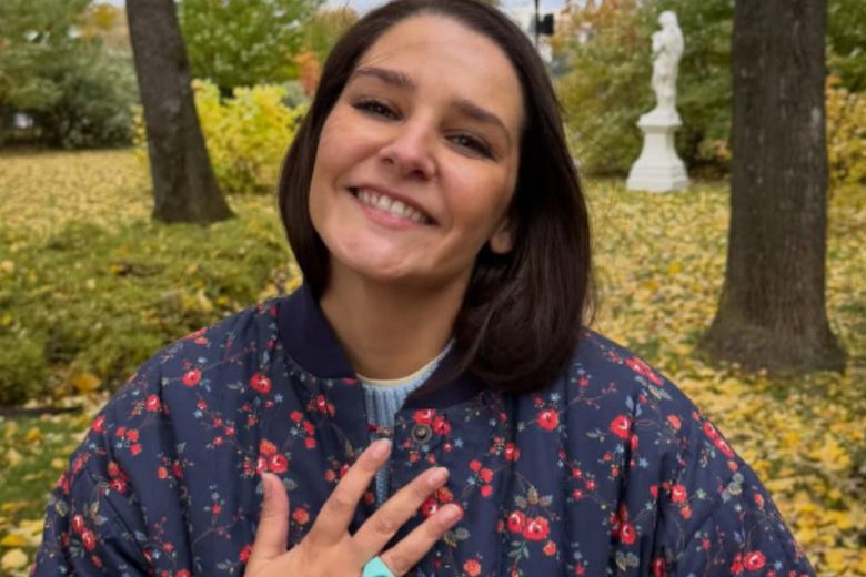 Глафира Тарханова устроила осеннюю фотосессию у исторического дворца в Твери — Звезды